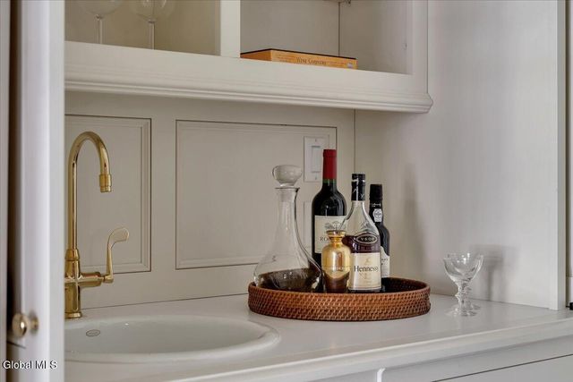 44 Turner Lane, Colonie, NY 12211