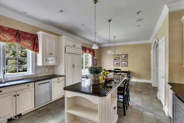 44 Turner Lane, Colonie, NY 12211