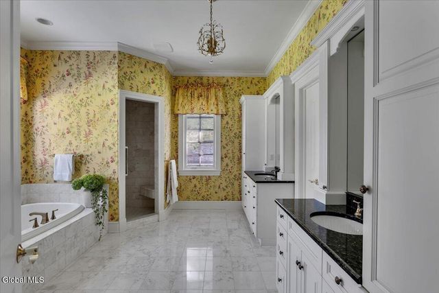 44 Turner Lane, Colonie, NY 12211