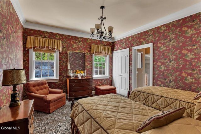 44 Turner Lane, Colonie, NY 12211