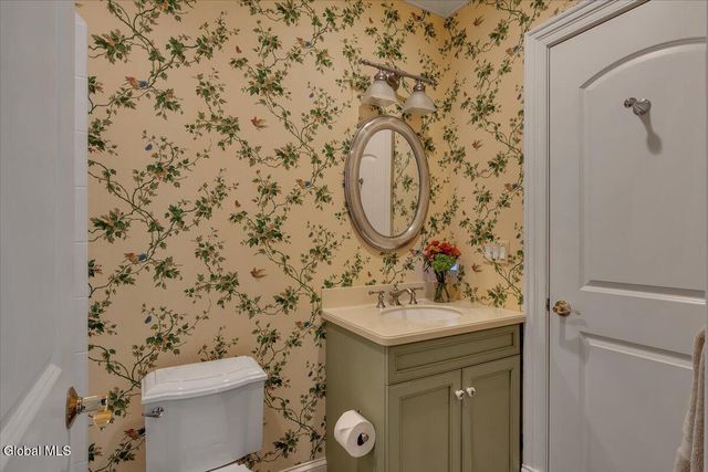 44 Turner Lane, Colonie, NY 12211