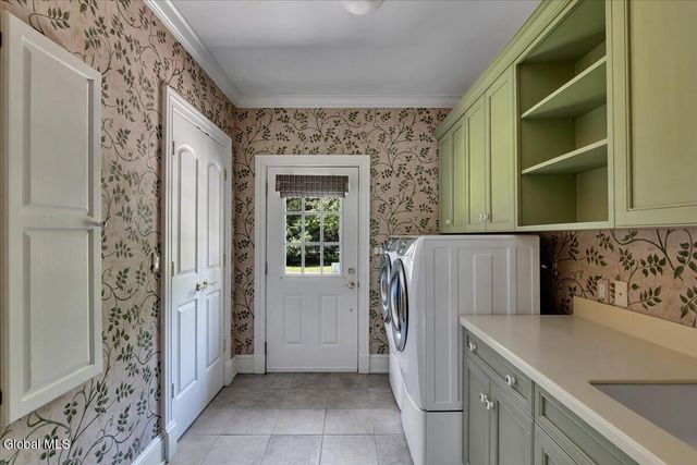 44 Turner Lane, Colonie, NY 12211