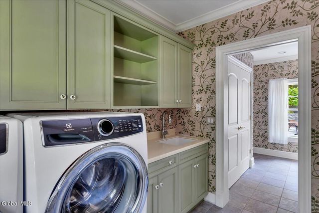 44 Turner Lane, Colonie, NY 12211