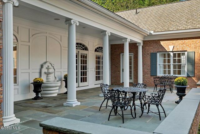 44 Turner Lane, Colonie, NY 12211