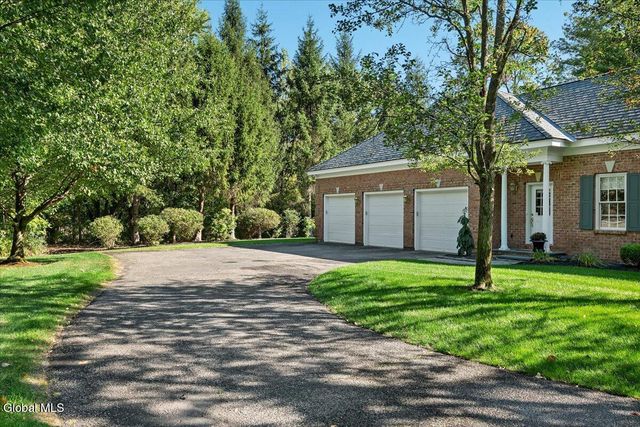 44 Turner Lane, Colonie, NY 12211