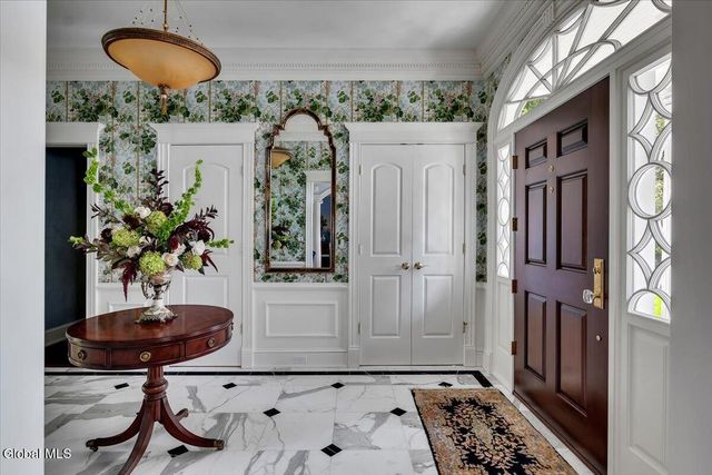 44 Turner Lane, Colonie, NY 12211