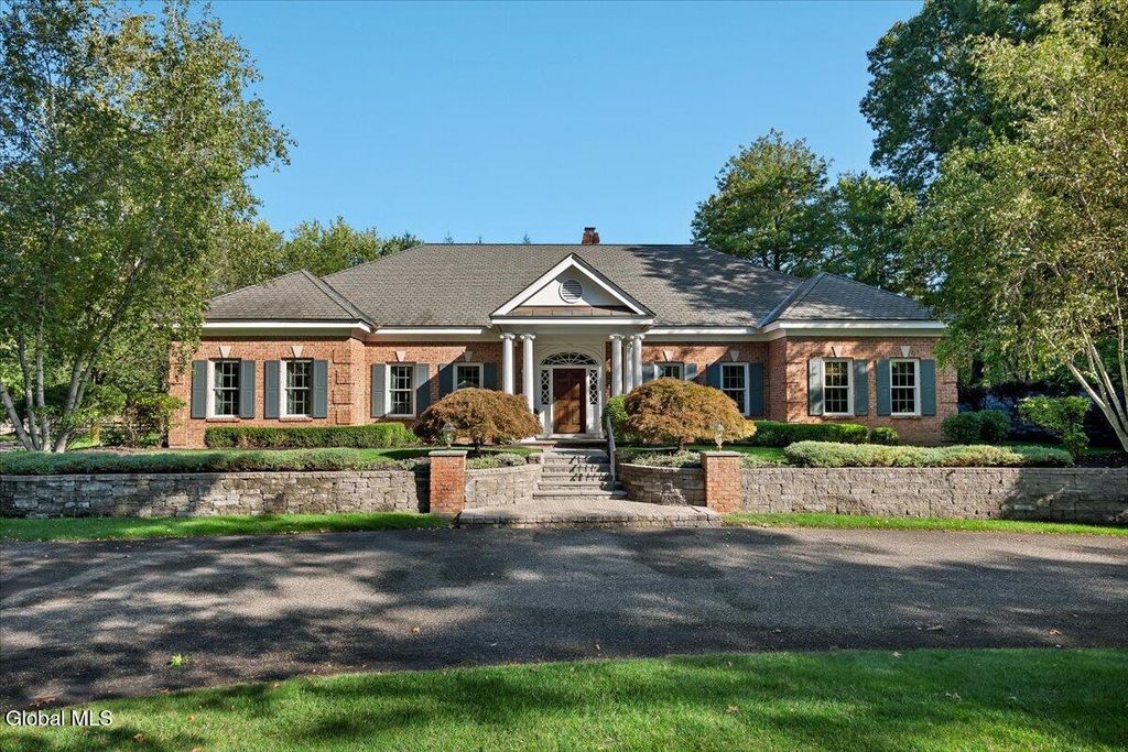 44 Turner Lane, Colonie, NY 12211