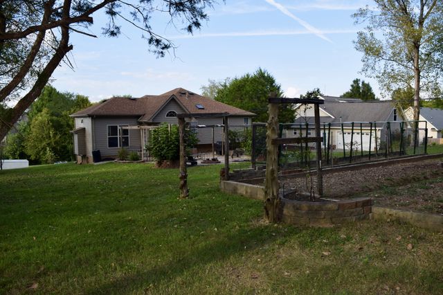 886 Glenraven Dr, Clarksville, TN 37043