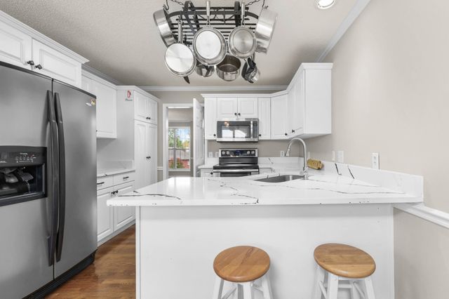 886 Glenraven Dr, Clarksville, TN 37043