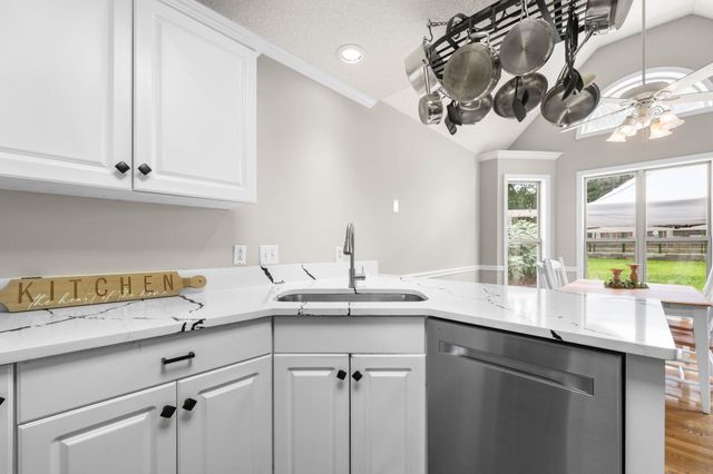 886 Glenraven Dr, Clarksville, TN 37043