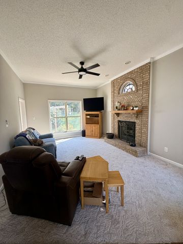 886 Glenraven Dr, Clarksville, TN 37043