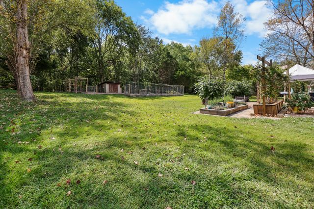 886 Glenraven Dr, Clarksville, TN 37043