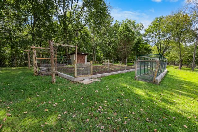 886 Glenraven Dr, Clarksville, TN 37043