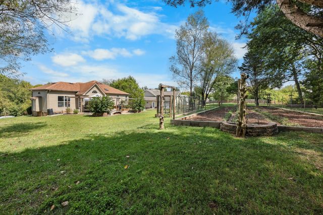 886 Glenraven Dr, Clarksville, TN 37043