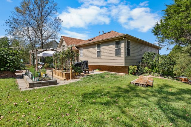 886 Glenraven Dr, Clarksville, TN 37043