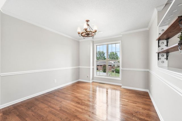 886 Glenraven Dr, Clarksville, TN 37043