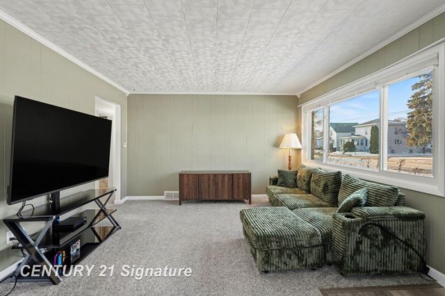 402 State Street, Bay City, MI 48706