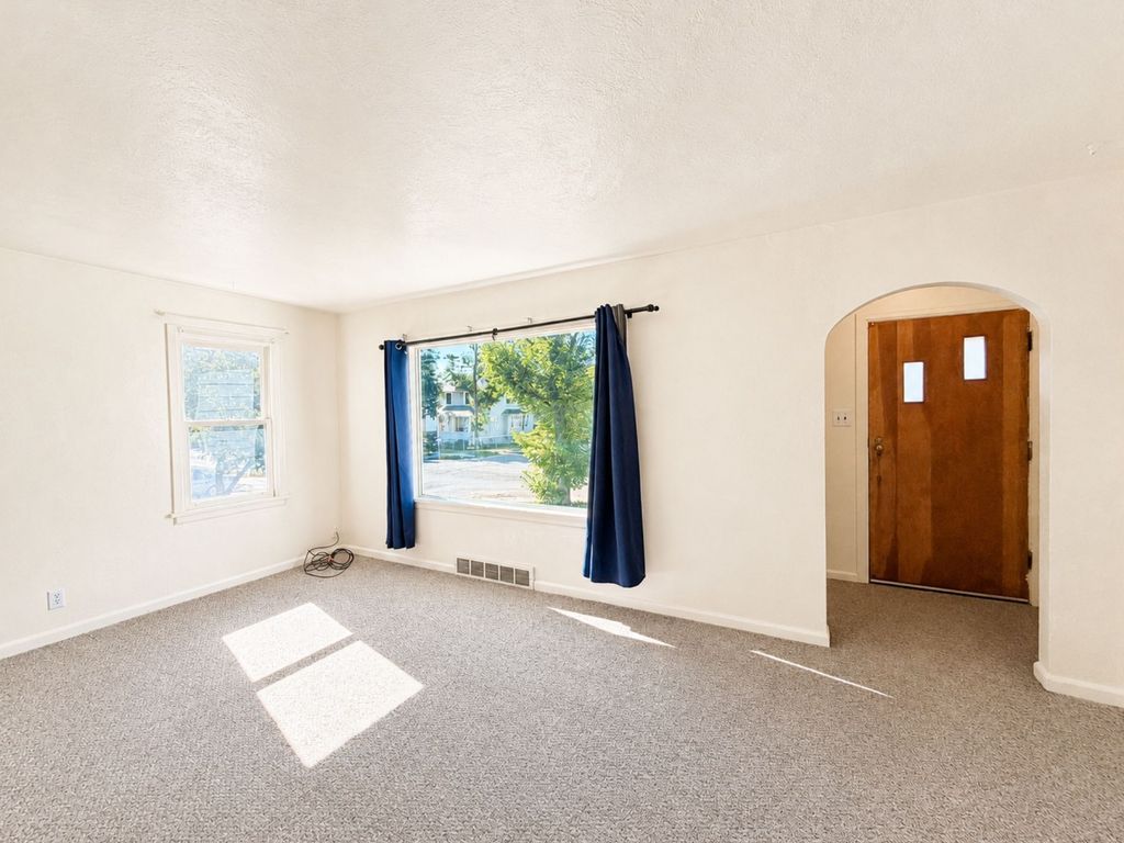 1027 3rd Avenue S, Great Falls, MT 59405 photo 4