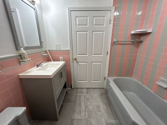 79 Church St 1, Winchester, MA 01890