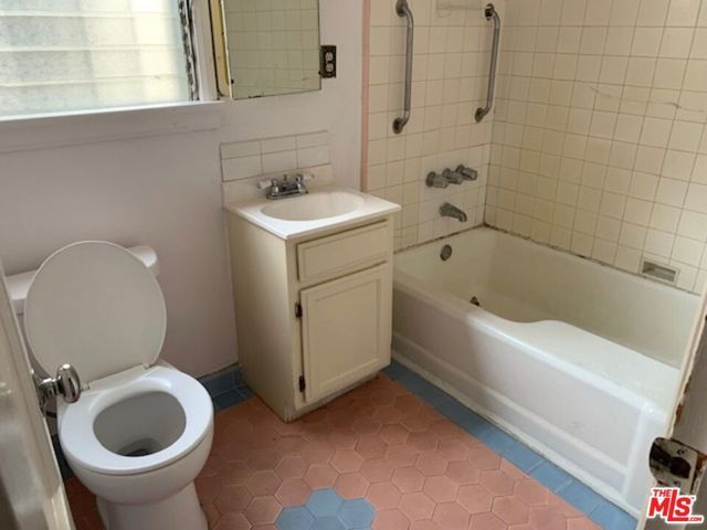 428 S Burlington Avenue, Los Angeles, CA 90057