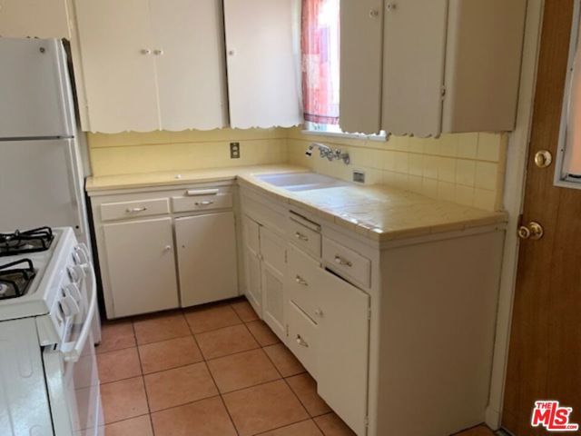 428 S Burlington Avenue, Los Angeles, CA 90057