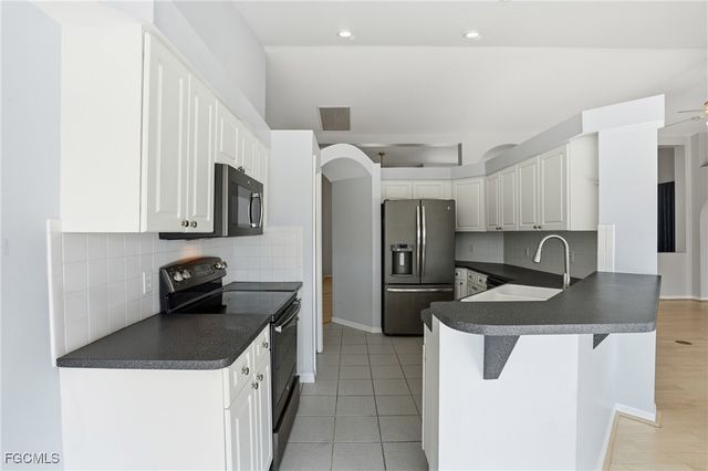 2920 SW 39th TER, Cape Coral, FL 33914