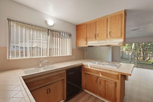 741 DUNDEE Way, Stockton, CA 95210