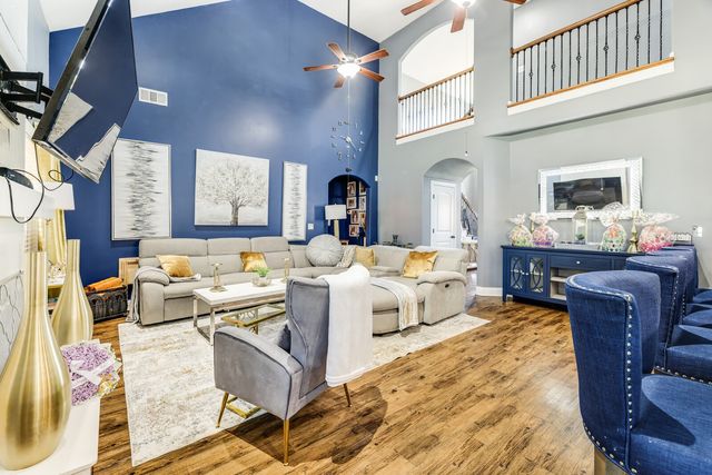 4104 Stony Point Dr, La Vergne, TN 37086