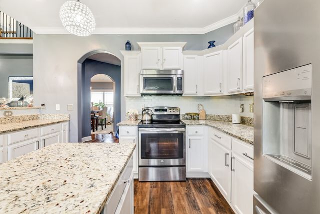 4104 Stony Point Dr, La Vergne, TN 37086