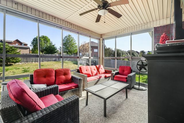 4104 Stony Point Dr, La Vergne, TN 37086