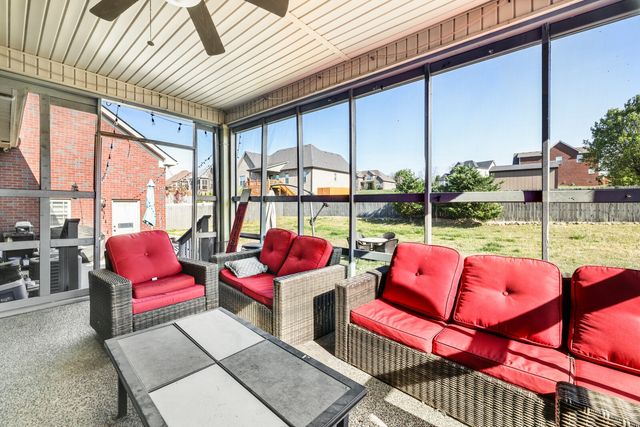 4104 Stony Point Dr, La Vergne, TN 37086