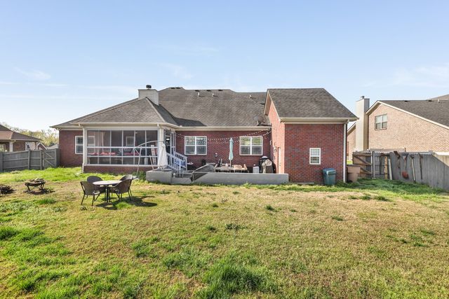 4104 Stony Point Dr, La Vergne, TN 37086