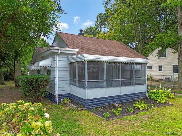 36007 Schley Avenue, Westland, MI 48186