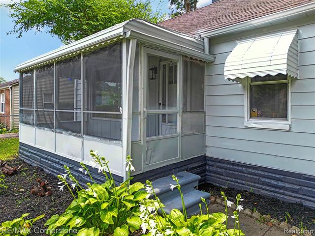 36007 Schley Avenue, Westland, MI 48186