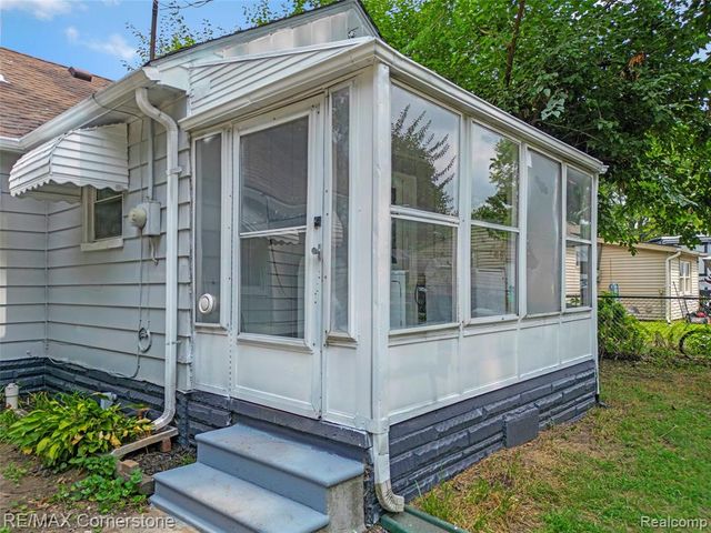 36007 Schley Avenue, Westland, MI 48186