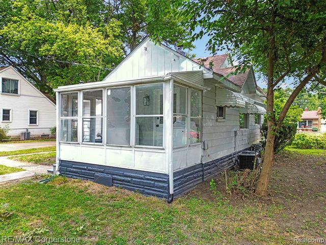 36007 Schley Avenue, Westland, MI 48186