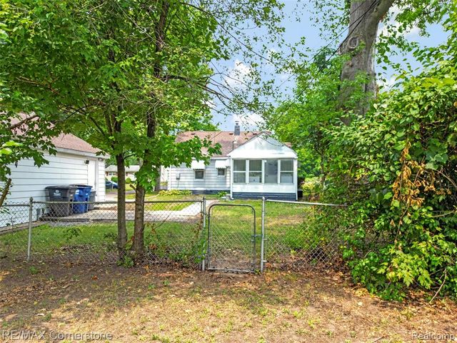 36007 Schley Avenue, Westland, MI 48186