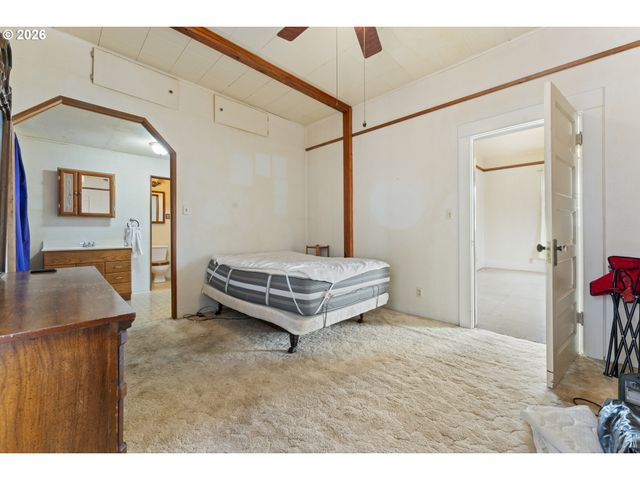 642 CLARK St, North Bend, OR 97459