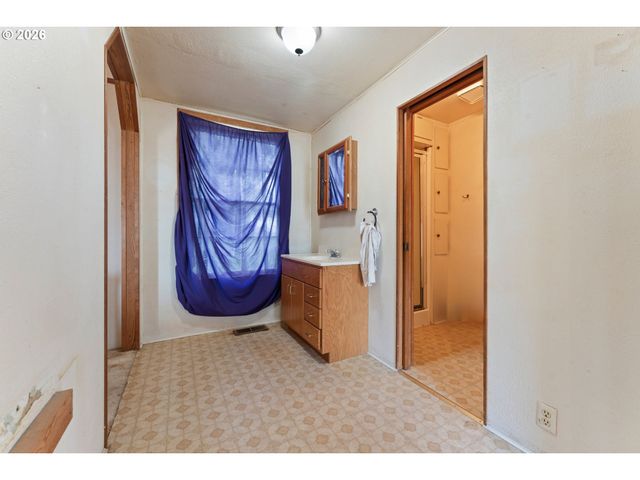 642 CLARK St, North Bend, OR 97459