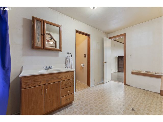 642 CLARK St, North Bend, OR 97459