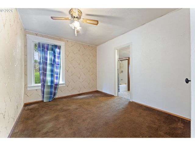 642 CLARK St, North Bend, OR 97459