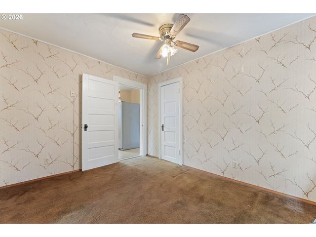 642 CLARK St, North Bend, OR 97459