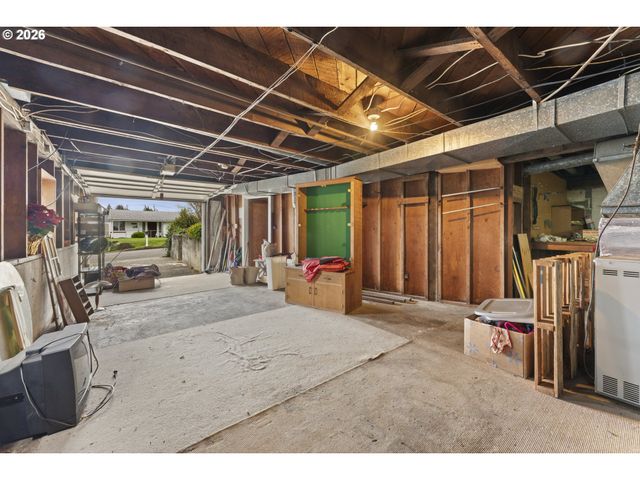 642 CLARK St, North Bend, OR 97459