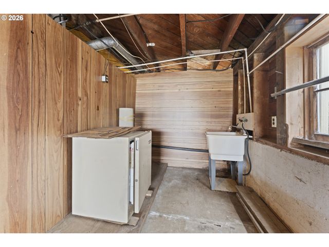 642 CLARK St, North Bend, OR 97459