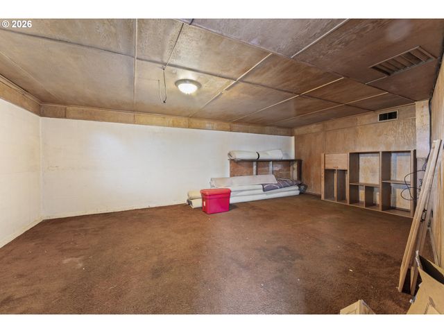 642 CLARK St, North Bend, OR 97459