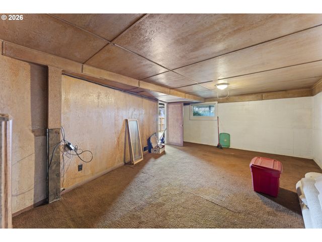 642 CLARK St, North Bend, OR 97459