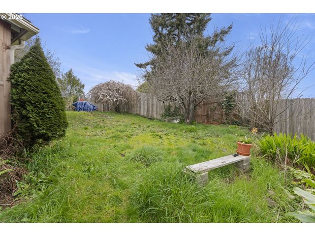 642 CLARK St, North Bend, OR 97459