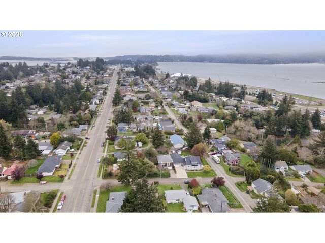 642 CLARK St, North Bend, OR 97459