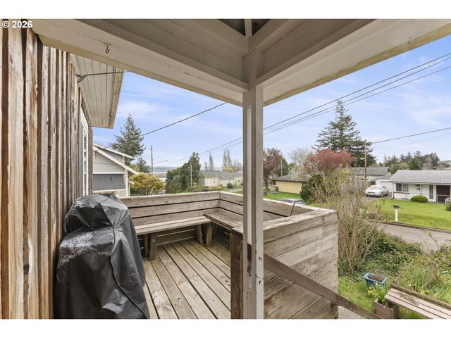 642 CLARK St, North Bend, OR 97459