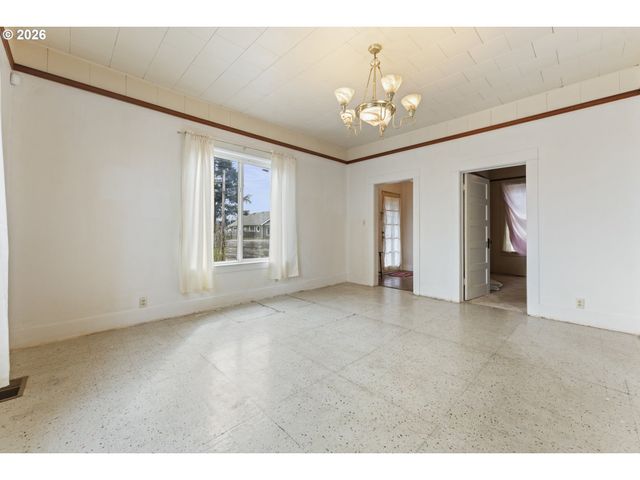 642 CLARK St, North Bend, OR 97459